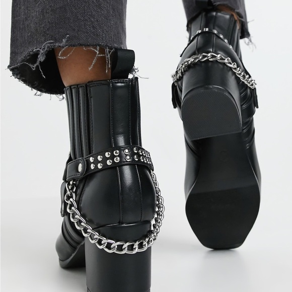 Lamoda SZ 7, square toe harness black boots . - Picture 12 of 14